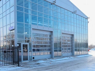 Панорамные секционные ворота DoorHan серии isd02 3500x4800 (сплошное остекление)